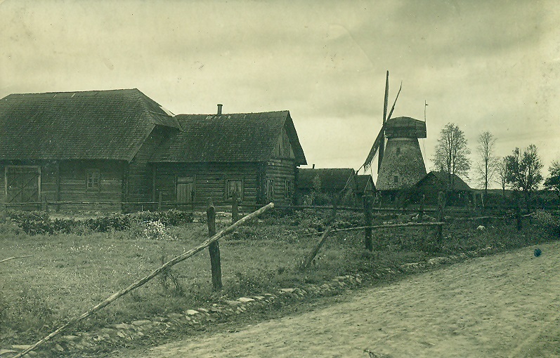 Senieji Kupiškio pastatai ir malūnas. KEM 1922